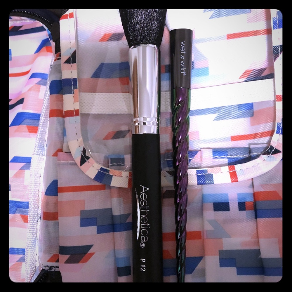 2 blush/ highlight brushes one is a fan type NWT